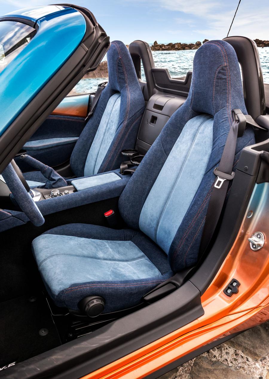 Интерьер Mazda MX-5 Levanto by Garage Italia Customs 2016 года  (фото 10 из 19)